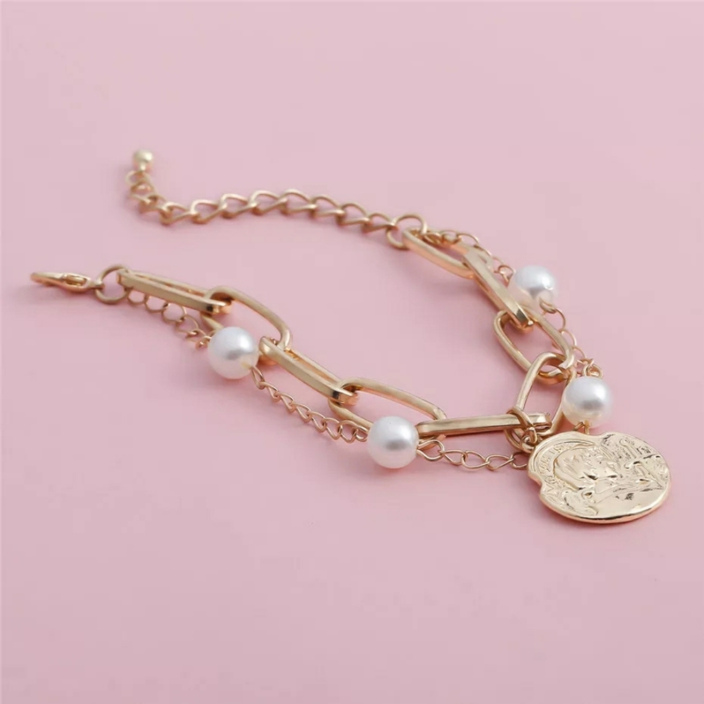 💎✨ Medallion Pearl Bracelet - Picture 2 of 6